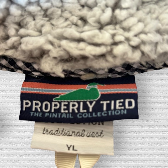 Properly Tied Sherpa Vest - Picture 3 of 6